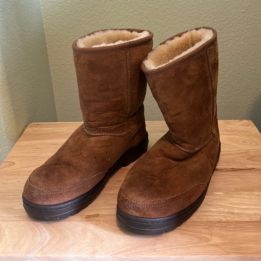 Ugg tan short  boots